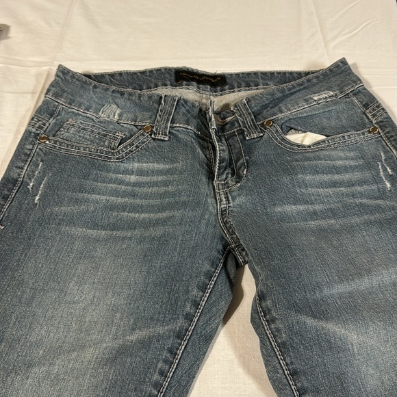 Chinese Laundry Jeans Womens Size 28 Low Rise Straight leg Distressed - Picture 2 of 8